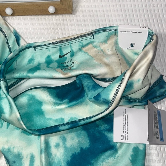 Nike One Women’s Dri-Fit Tie-Dye Cropped Mid-Rise Tight Fit Leggings Size Medium - Picture 4 of 5